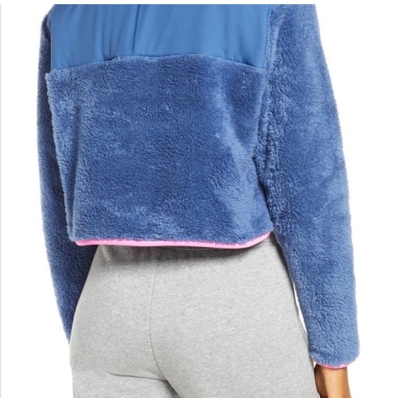 NIKE- crop Sherpa 1/4 zip - Picture 2 of 6